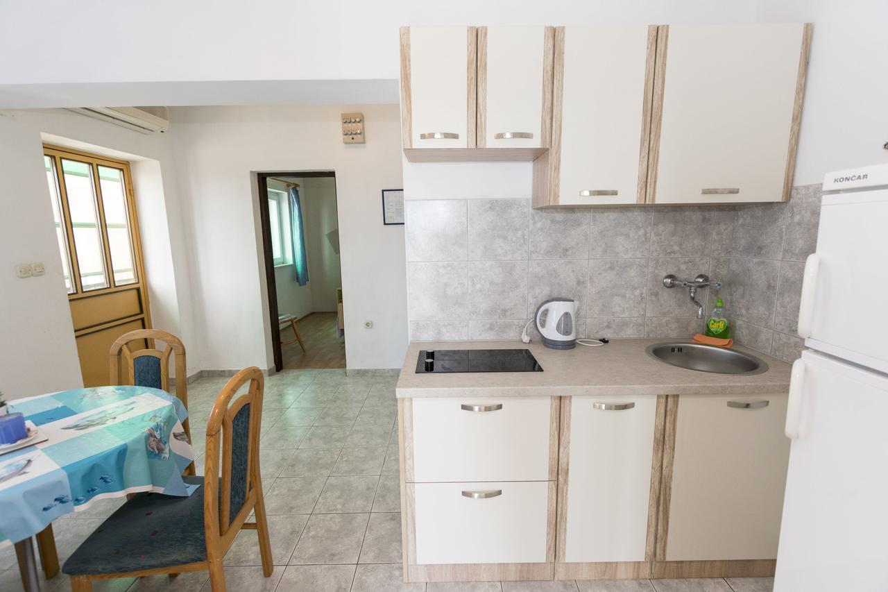 Apartments Ksenija Primosten Exterior photo